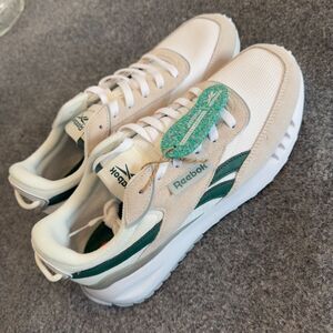 New Reebok Galaxy 16 Men Size 10 White/Green